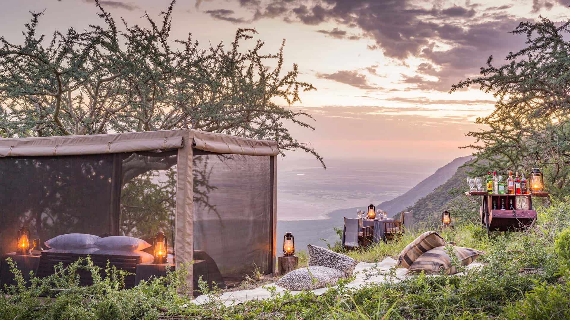 tourists in a fly camp in serengeti national park